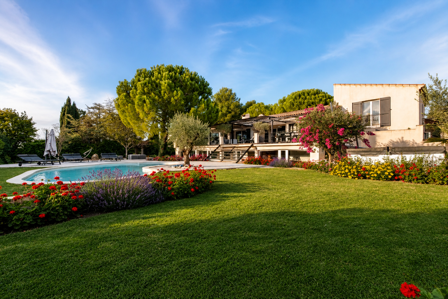 Villa des Lys et son jardin provençal — location villa luxe Puyricard Aix-en-Provence